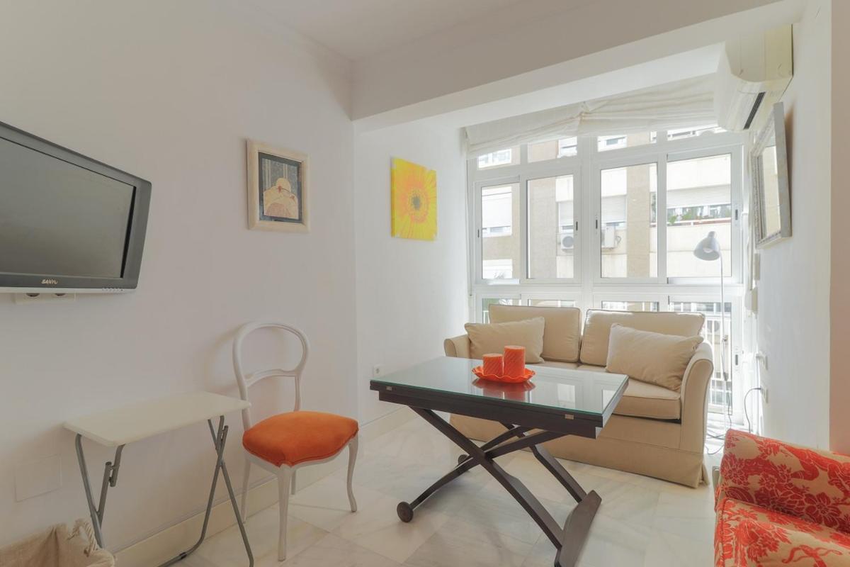 C1 - Seaside Malagueta Central Apartment Малага Экстерьер фото
